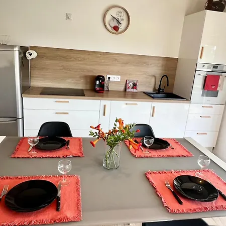 Charmante Maison Avec Terrasse Et Jardin Vue Sur Chevaux *
